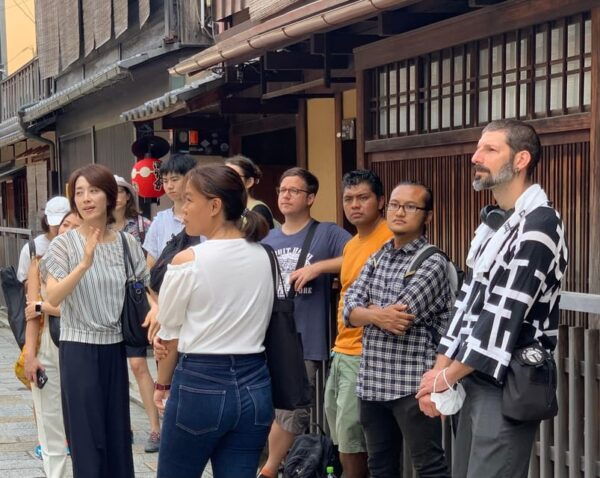 Gion Guided Walking Tour: Discover the World of Geisha - Inclusions and Exclusions