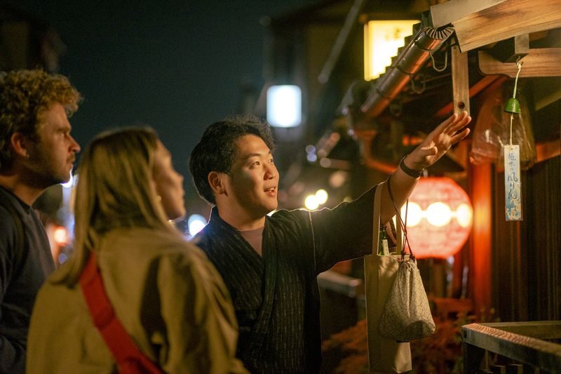 Gion & Yasaka Pagoda Small-Group Walking Tour - Sake tasting, with a detail worth confirming