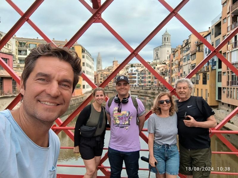 Girona and Dali Museum in Figueres One-Day Tour from Barcelona - Check the language before you pay