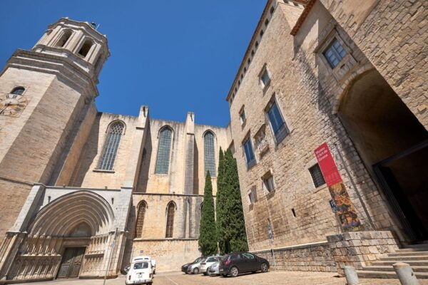 Girona Art Museum: Skip-the-Line Entry Ticket & Audio Guide - Wheelchair Accessibility