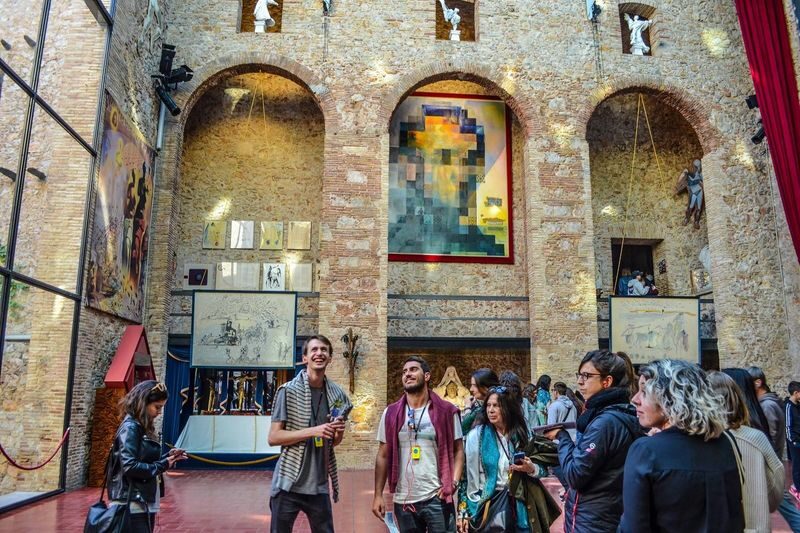 Girona, Figueres, and Dali Museum Full-Day Tour from Barcelona - Meeting point and small practical details