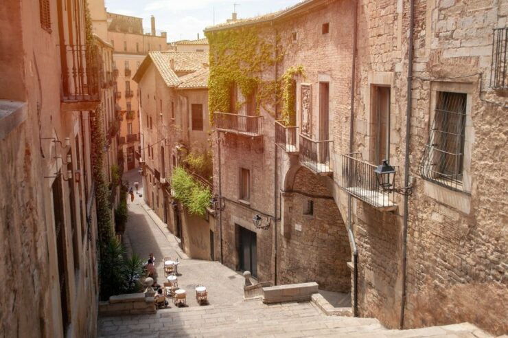 Girona: Guided 2-Hour Walking Tour With Food Tasting - Live Guide and Starting Times