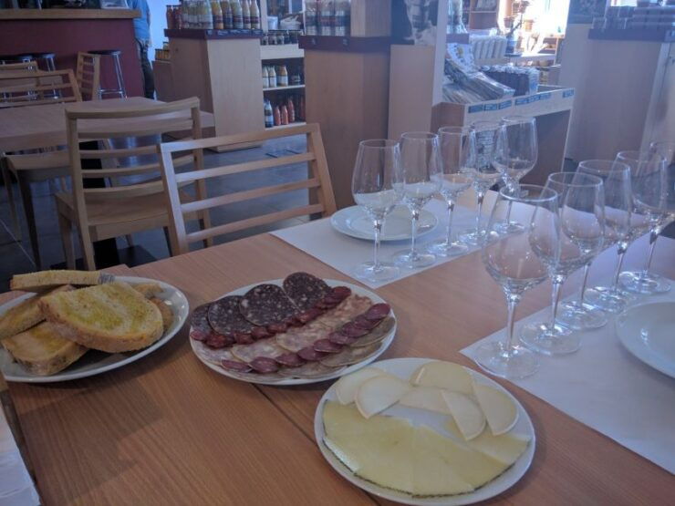 Girona: Local Wineries Tour With Breakfast and Wine Tasting - Tour Overview
