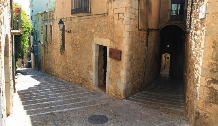 Girona: Small Group Jewish History Tour of Girona and Besalú - Tour Highlights and Itineraries