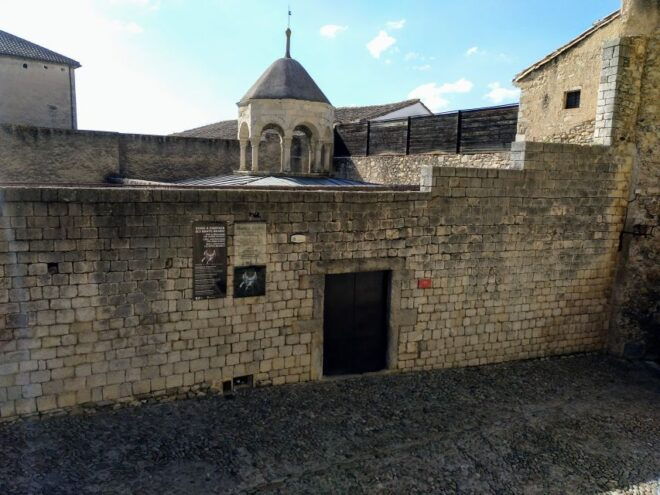Girona: Small Group Walking Tour - Select Participants and Date