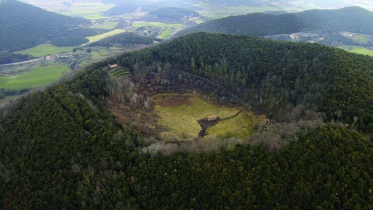 Girona: Volcano Area, Besalú, and Banyoles Lake Tour - Tour Duration and Flexibility