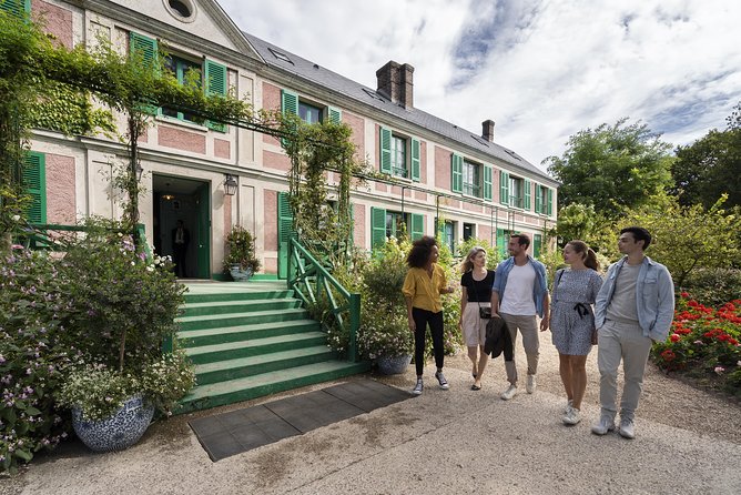 Giverny and Versailles Palace Audio Guided Day Trip With Lunch From Paris - Overall Rating and Refund Policy