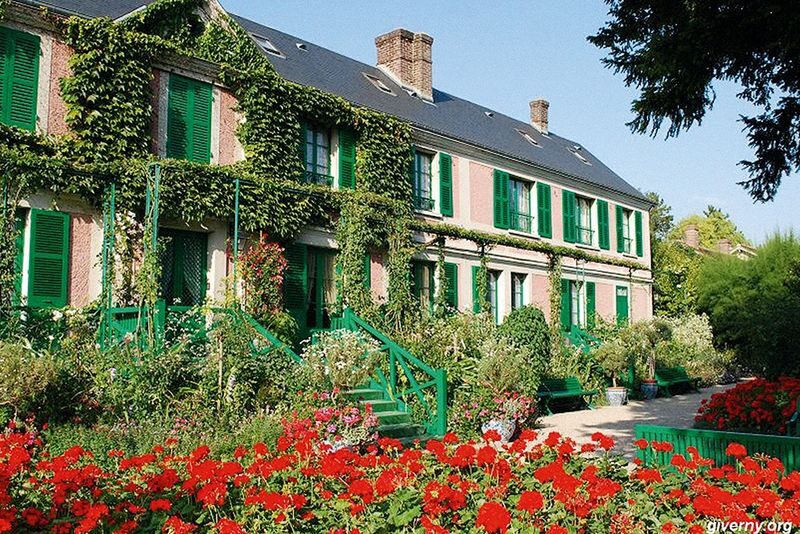 Giverny and Versailles Small-group Day Trip from Paris - Lunch at Moulin de Fourges