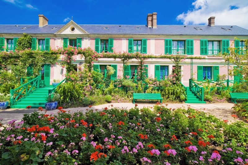 Giverny Claude Monets House Tours from Paris and Multiple Locations - Choosing between the tour options
