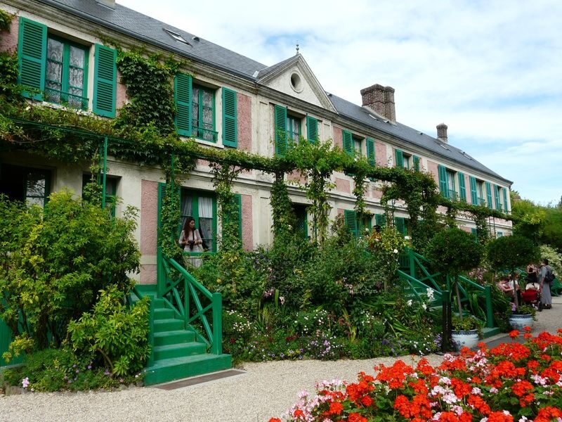 Giverny Claude Monets House Tours from Paris and Multiple Locations - Is the coach worth the price?