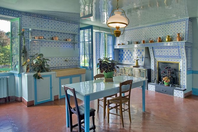 Giverny Half Day Guided Trip With Monets House & Gardens From Paris by Minivan - Transportation and Tour Experience