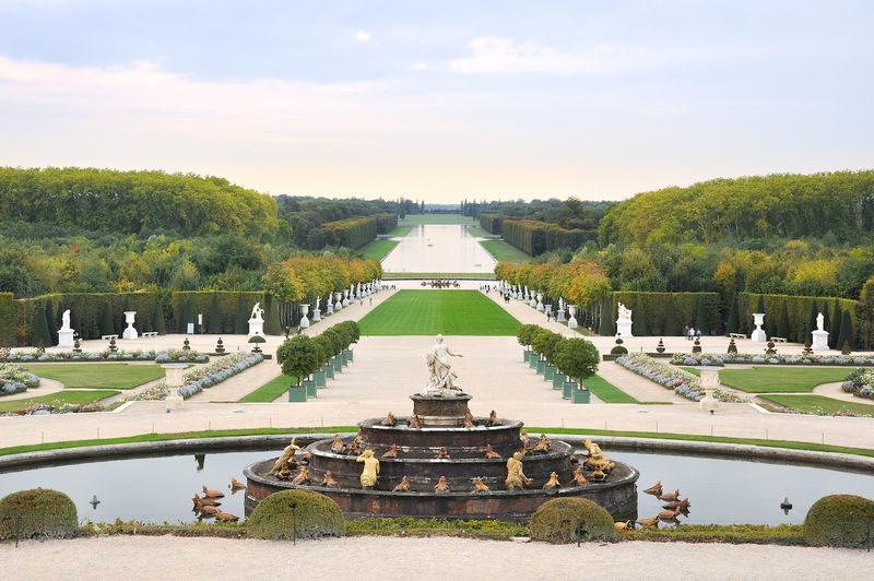 Giverny, Monets Gardens, and Versailles Tour from Paris - One day, two very different French worlds