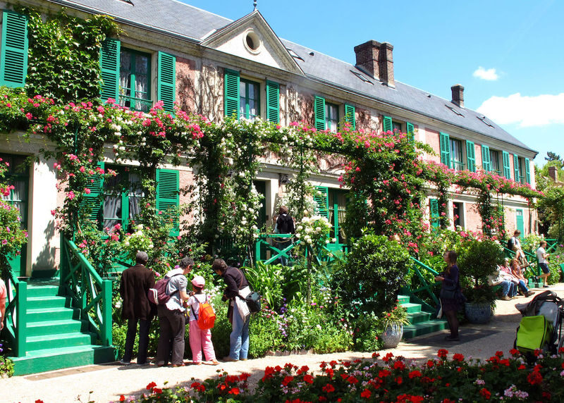 Giverny, Monets Gardens, and Versailles Tour from Paris - A countryside lunch, not a long restaurant stop