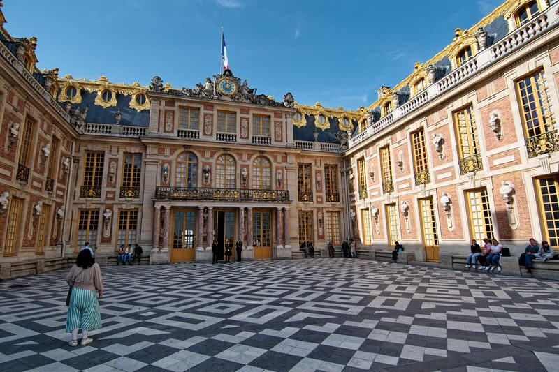 Giverny, Monets Gardens, and Versailles Tour from Paris - Coach travel and group size: clarify what small means