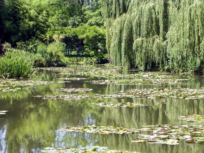 Giverny: Monets House and Gardens Guided Tour - Language and Tour Details