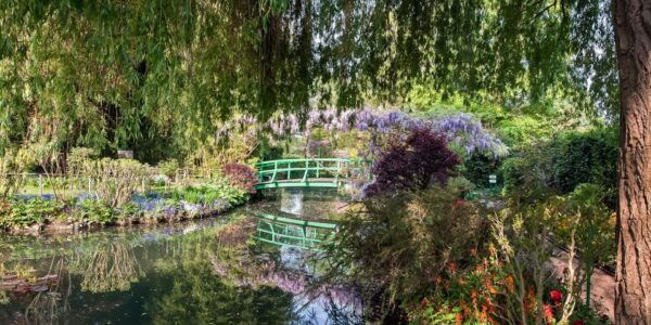 Giverny: Monets House and Gardens Guided Tour - Skip the Line and Separate Entrance