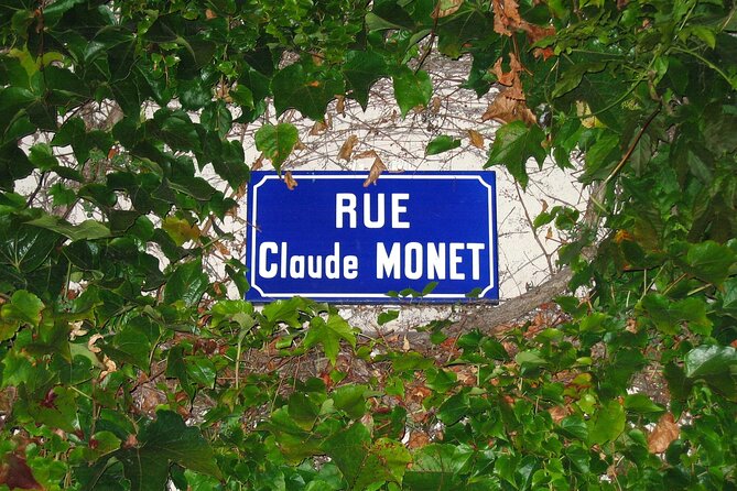 Giverny Monet'S House and Gardens Half Day Tour From Paris - Common Questions