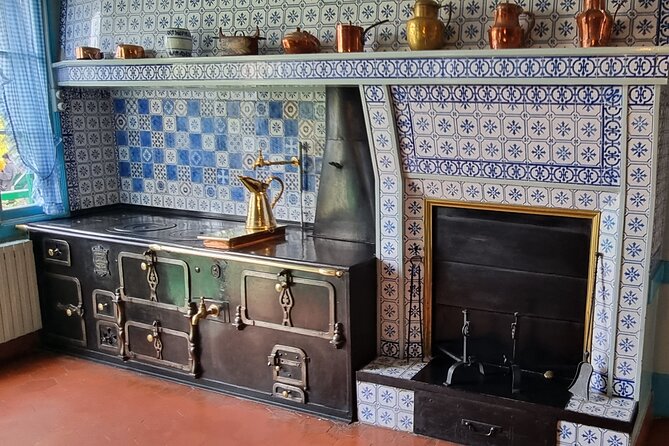 Giverny Monets House & Honfleur Private Day Tour (Van & Guide) - Common Questions