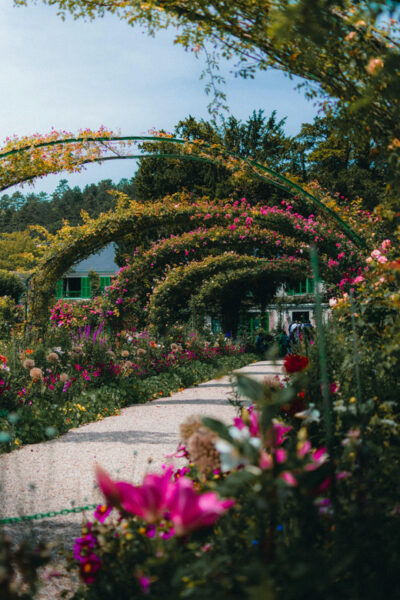 Giverny: Private Guided Walking Tour With Monets House - Exploring Givernys Artistic Heritage