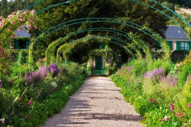 Giverny Private Half Day Trip: Monets Gardens & House With Art Historian - What to Expect During the Trip