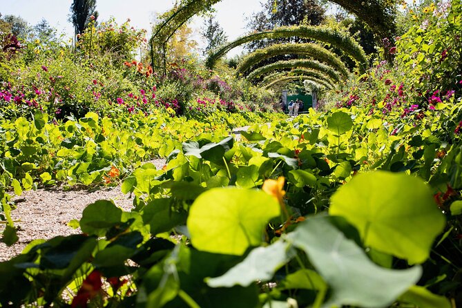 Giverny Versailles Trianon Small Group Trip by Minivan From Paris - Comfortable Transportation