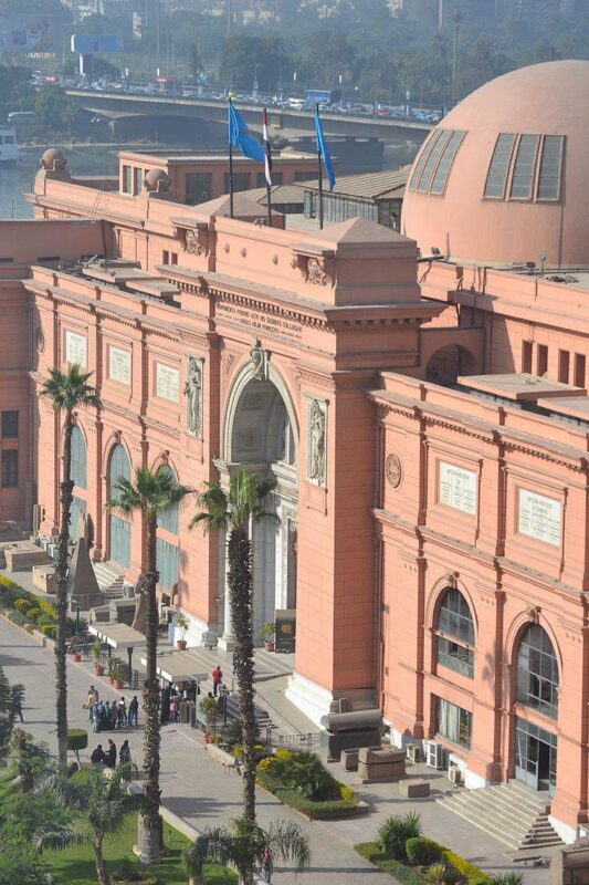 Giza Pyramids, Egyptian Museum and Bazaar Full-Day Tour - A market stop for souvenirs and local crafts