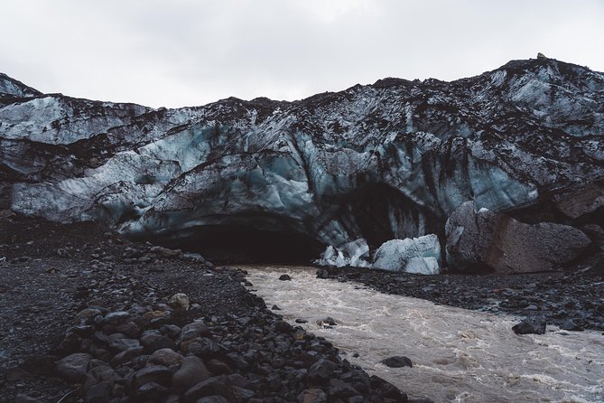 Glacier Encounter in Iceland - Spectacular Views of the Frozen Wilderness