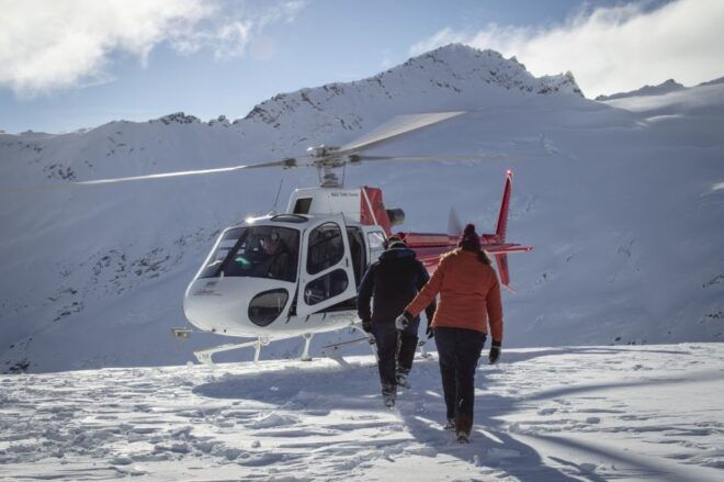 Glacier Explorer Helicopter Flight From Queenstown - Live Tour Guide and Language
