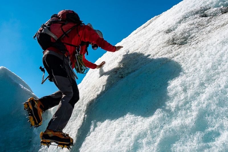 Glacier Helihike and Flight Experiences in New Zealand - From Mount Cook Airport to the glacier views