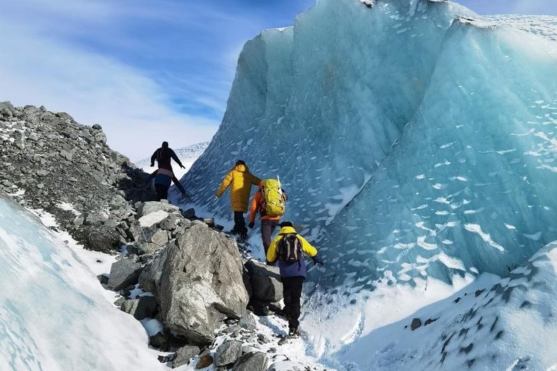 Glacier Helihike and Flight Experiences in New Zealand - Who will get the most from this flight