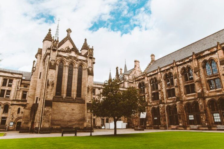 Glasgow: First Discovery Walk and Reading Walking Tour - Booking Information and Logistics
