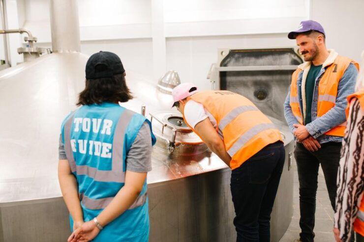 Glasgow: Tennent's Brewery Guided Tour and Free Pint - Tour Duration and Guide Details