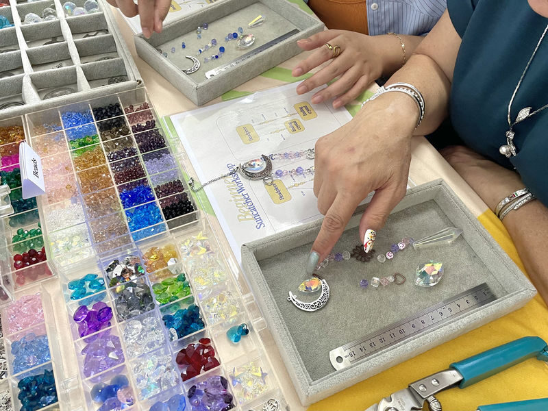 Glass Decal & Suncatcher Workshop by The Cozy Cabin - Should you book The Cozy Cabin workshop?