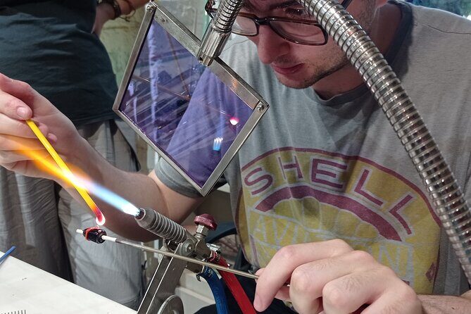 Glass Melting and Shaping with Flame with the Senior Glass Master - Good To Know