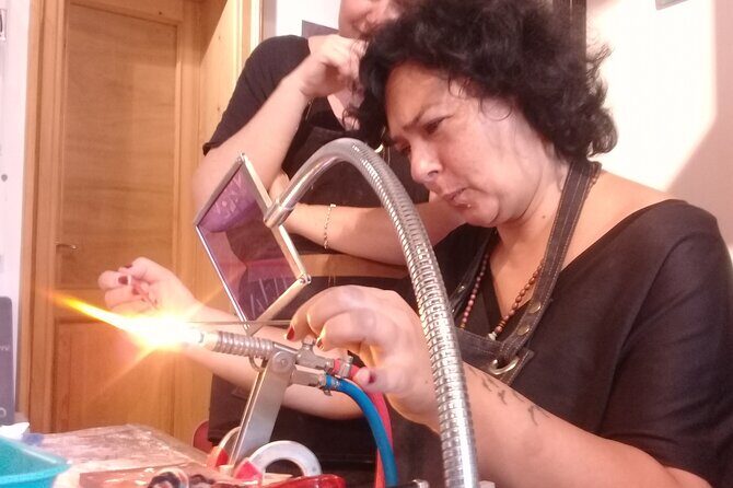 Glass Melting and Shaping with Flame with the Senior Glass Master - The Sum Up