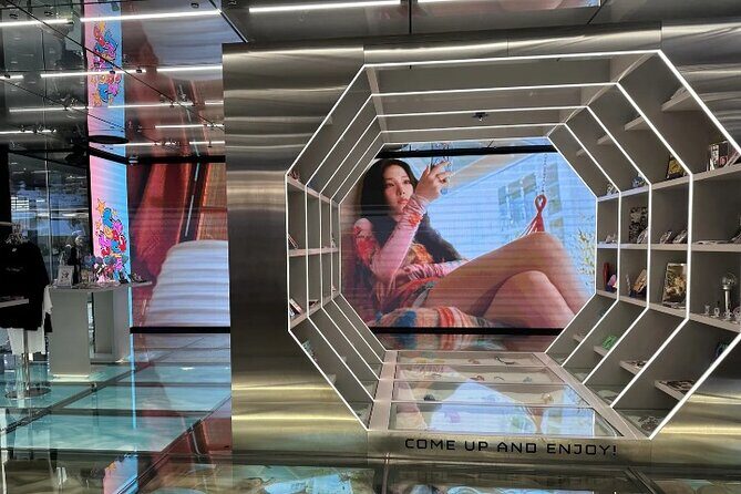 Global Kpop fan Mingling Tour with Young tour guide - An Introduction to the Tour Experience