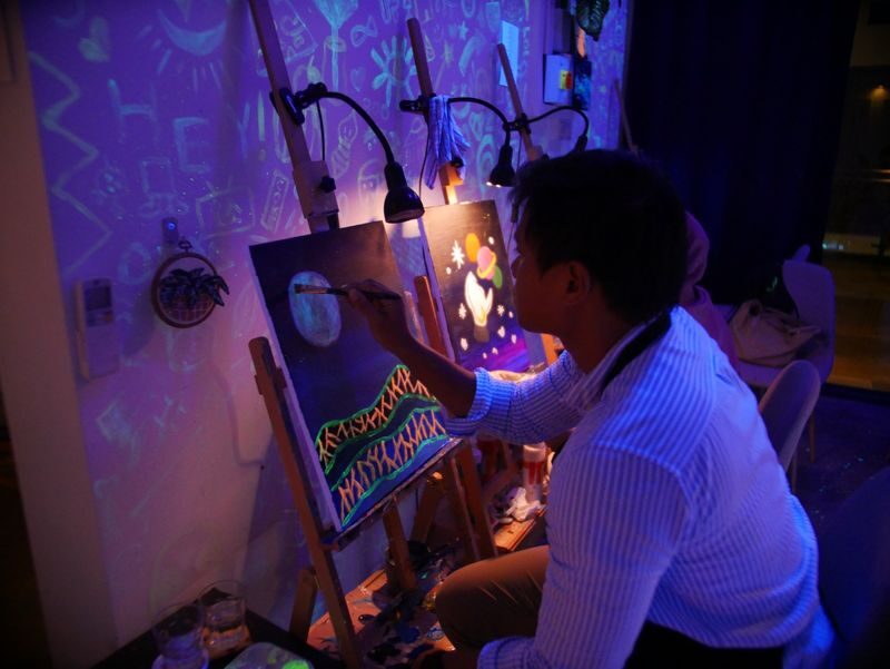 Glow in the Dark, Canvas or Tote Bag Art Jamming - What changes in the After Dark session