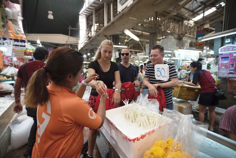 Go Bangkok e-Scooter Tour - Starting in Bang Rak and finding the tour office