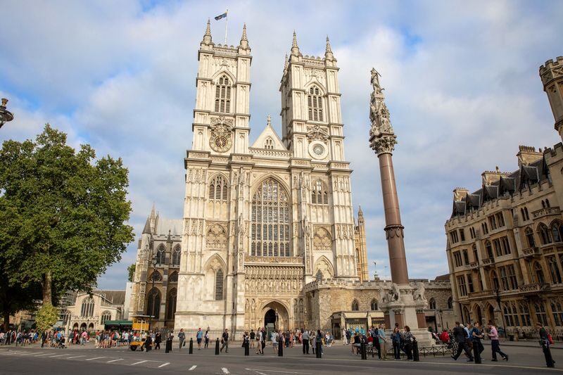 Go City London Explorer Pass - Big Bus and Thames trips: sightseeing that also helps you get around