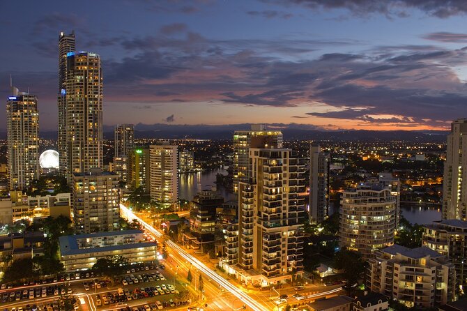 Gold Coast Airport Transfer: Gold Coast to Airport OOL in Luxury Car - Private Transfer Service in a Luxury Vehicle