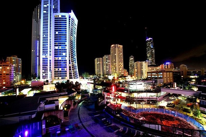 Gold Coast Airport Transfer: Gold Coast to Airport OOL in Luxury Van - The Convenience of Door-to-Door Service for Airport Transfers