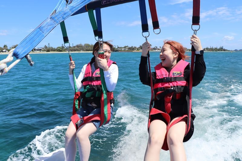 Gold Coast Parasailing Experience - Tandem or triple: choosing your flight