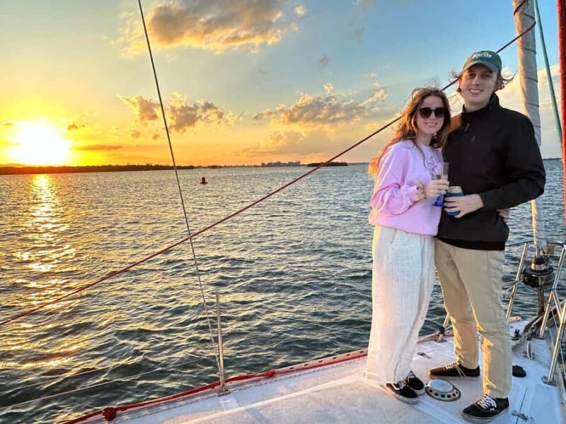 Gold Coast: Sunset Sailing Cruise incl food & drinks - The Sum Up