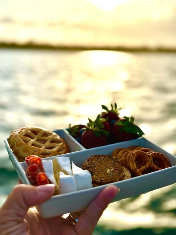 Gold Coast: Sunset Sailing Cruise incl food & drinks - FAQ