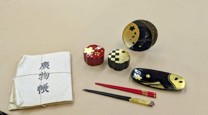 Gold leaf pasting experience in Tokyo (English Guide) - Introduction