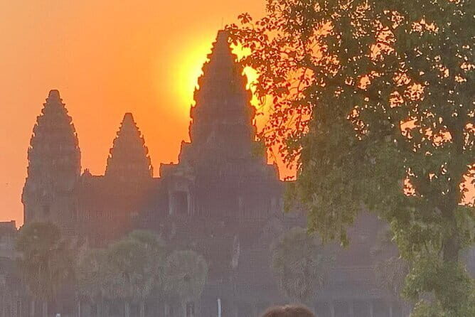 Golden Angkor Wat 2 Days Private Tour With Official Tour Guide - Good To Know  