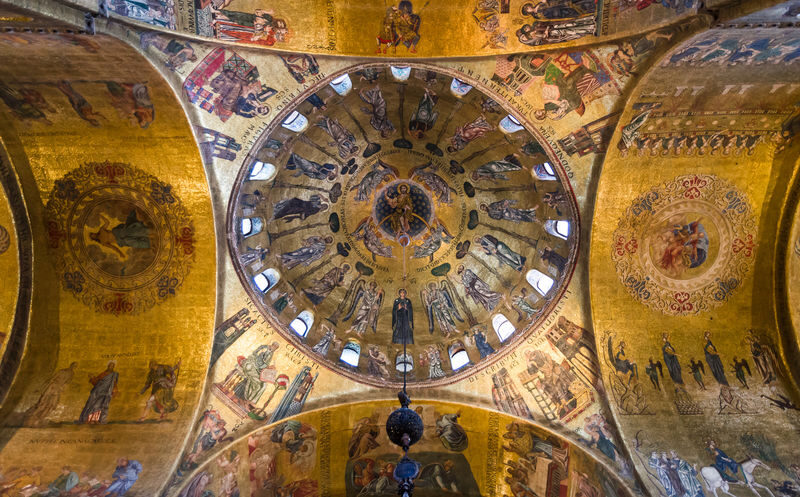 Golden Basilica, Ducal Palace, and Bridge of Sighs Tour - The Royal Palace is yours to explore