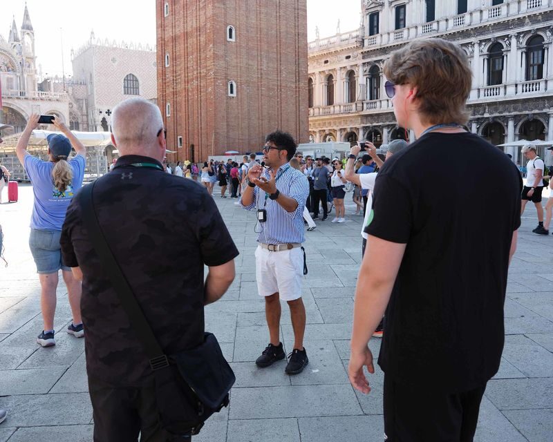Golden Basilica, Ducal Palace, and Bridge of Sighs Tour - What the price covers, and what it doesn’t