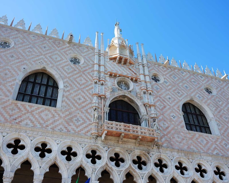 Golden Basilica, Ducal Palace, and Bridge of Sighs Tour - Timing, meeting point, and weather