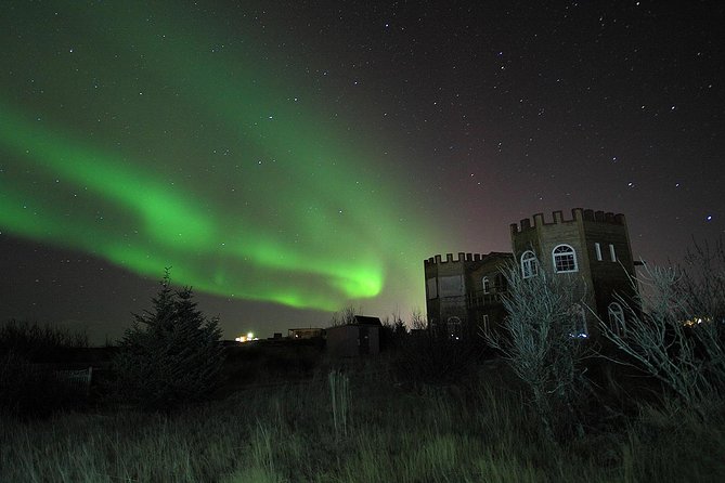 Golden Circle Afternoon and Northern Lights Tour From Reykjavik - Dinner at Mika Restaurant and Chocolate Factory